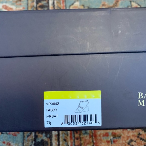 NWT. In box. Badgley Mischka bridal shoes - Picture 3 of 11
